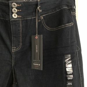 Plus size Torrid dark wash skinny jean size 20